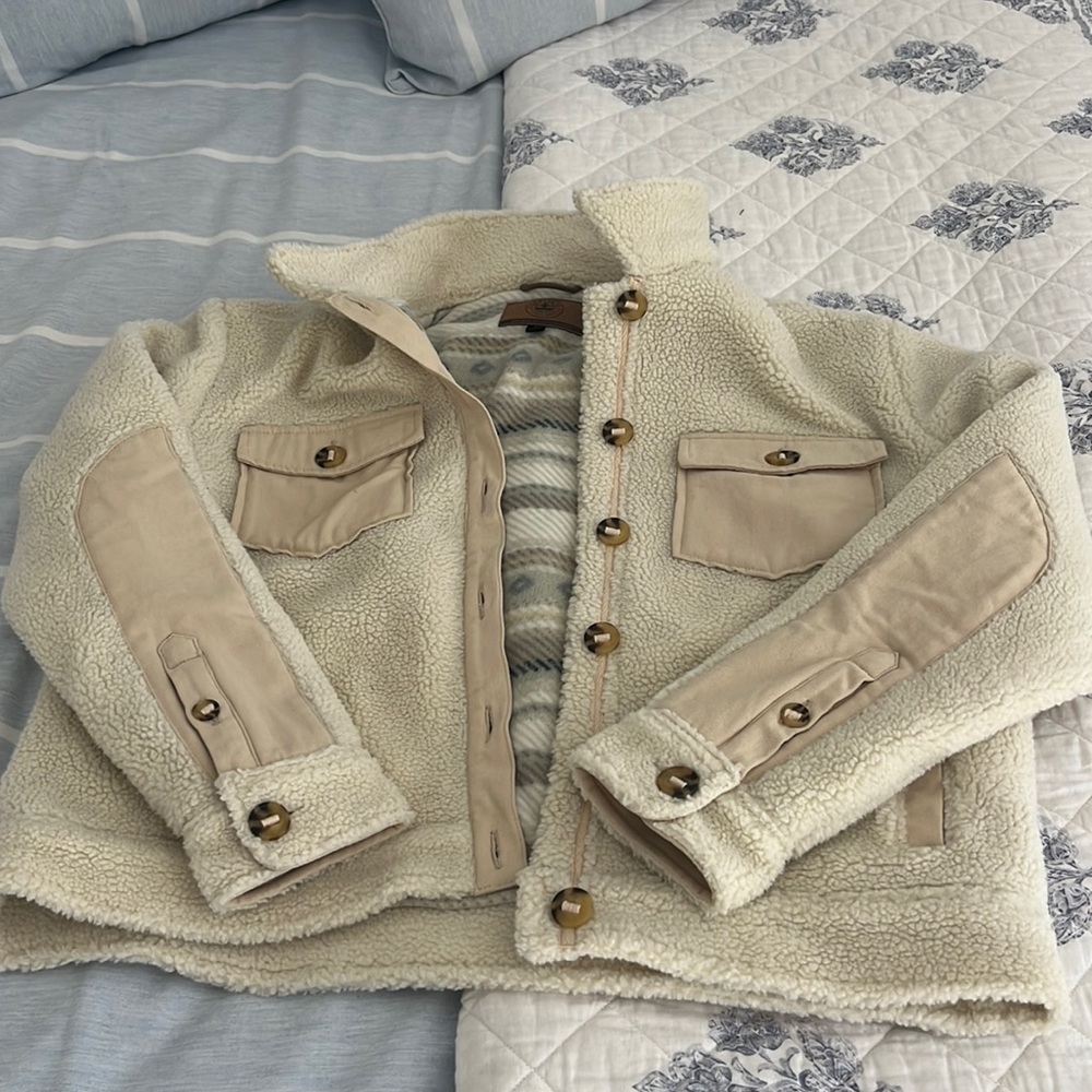 Women’s Levitate Size Small button-up teddy Jacket